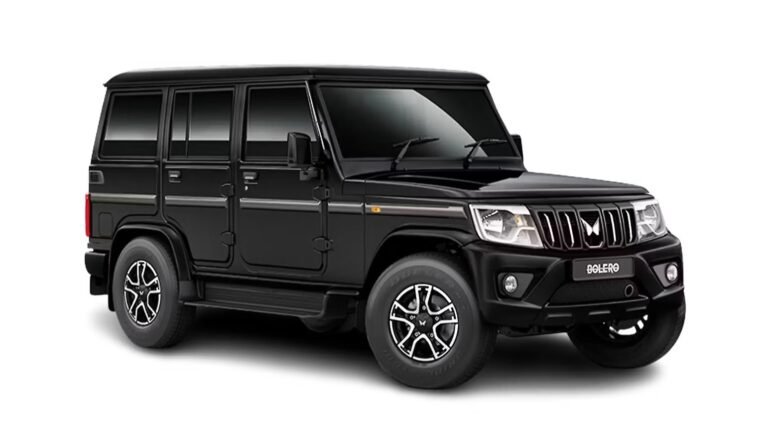 Mahindra Bolero Right Front Three Quarter Image