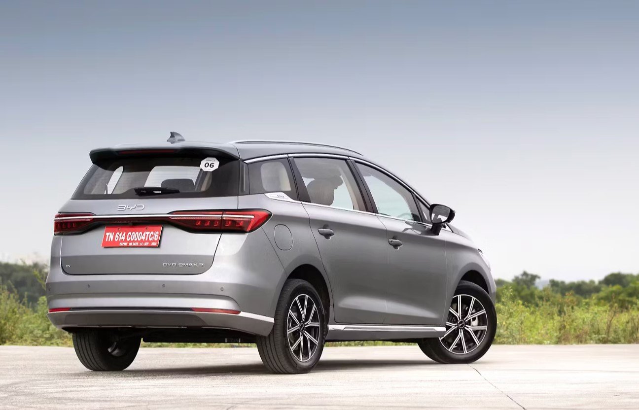 BYD eMAX 7