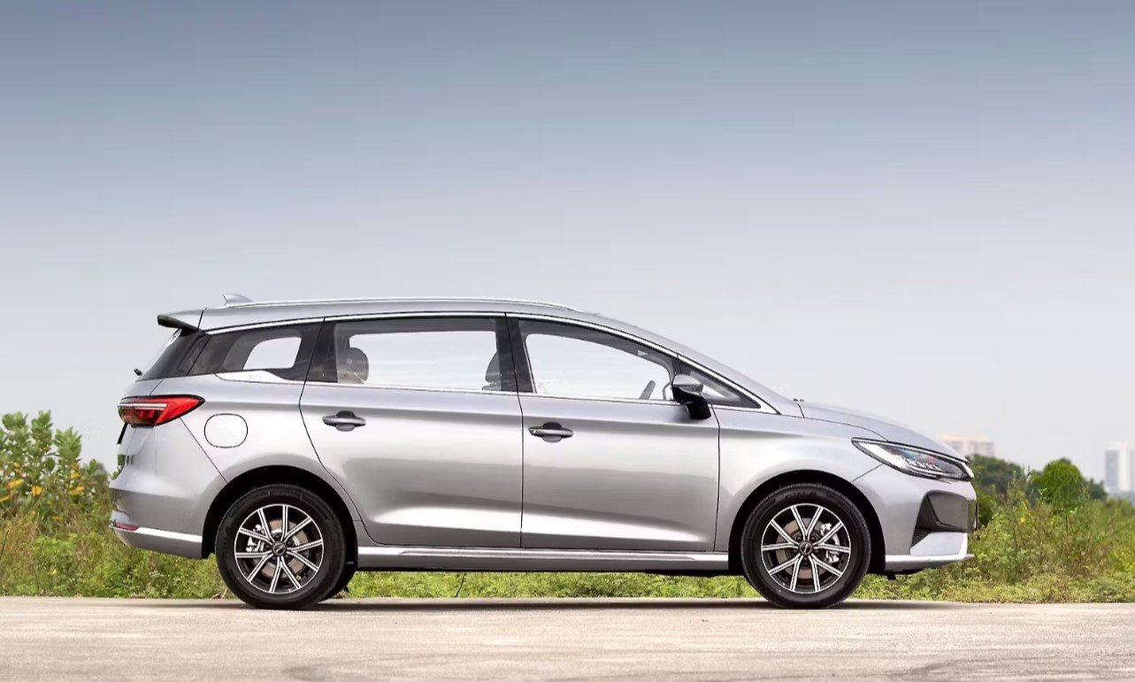 BYD eMAX 7