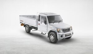 Mahindra Bolero Pik-Up Right Front Three Quarter Image