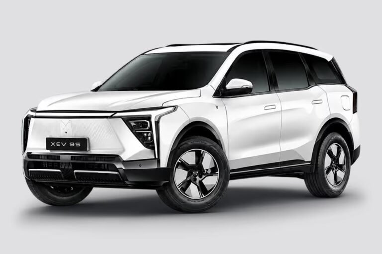 Mahindra XEV 9S Left Front Three Quarter Image