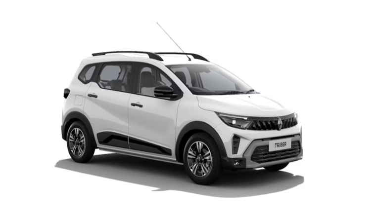 Renault Triber Right Front Three Quarter image