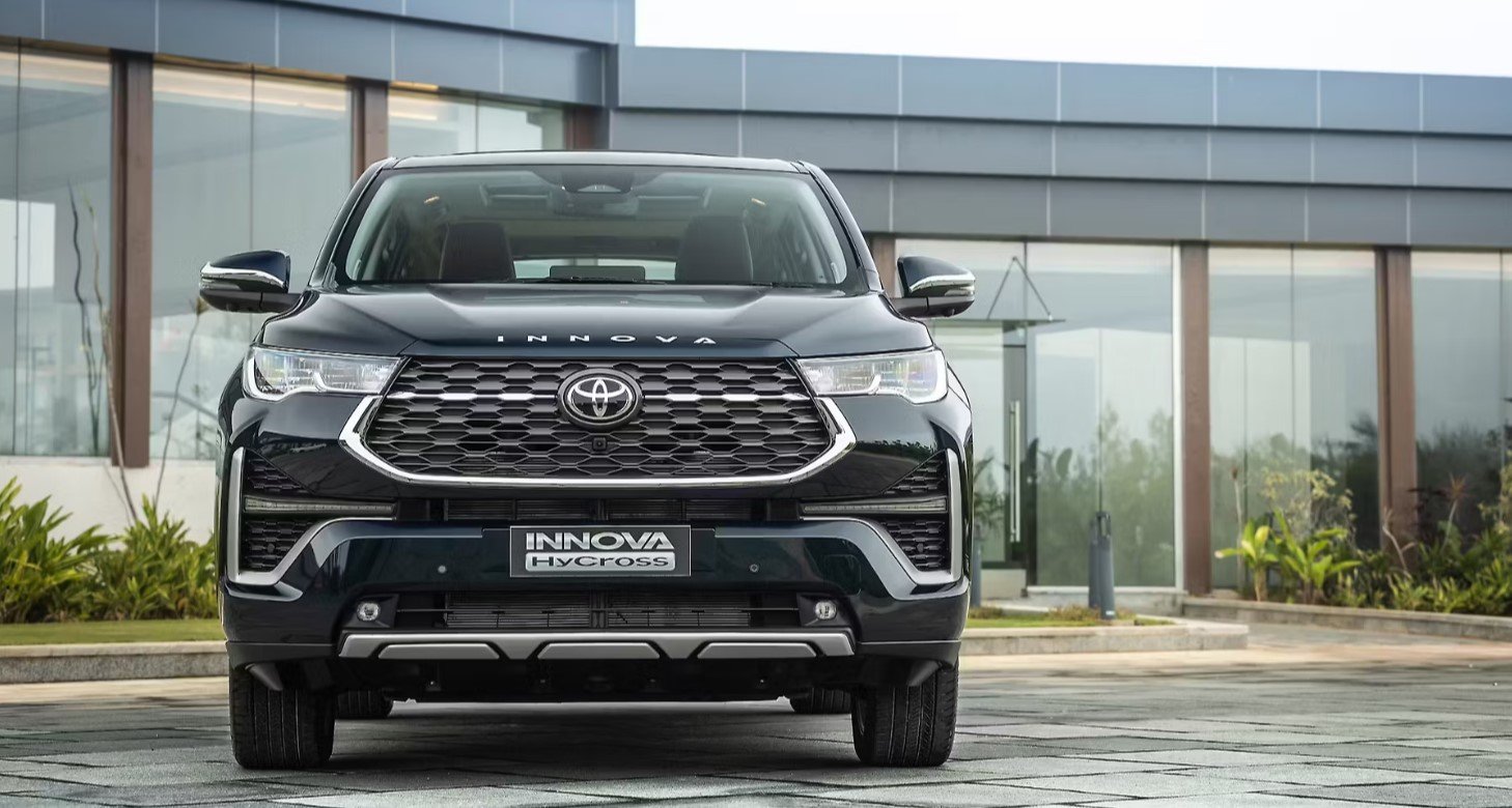 Toyota Innova Hycross