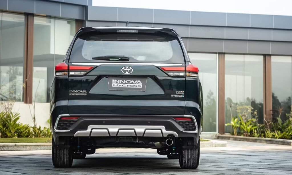 Toyota Innova Hycross