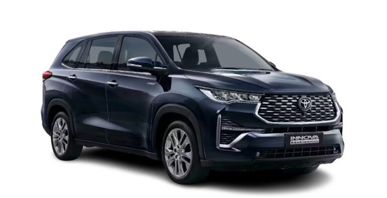 Toyota Innova Hycross Right Front Three Quarter Image