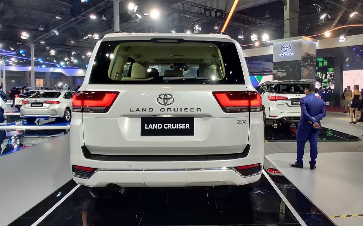 Toyota Land Cruiser 300